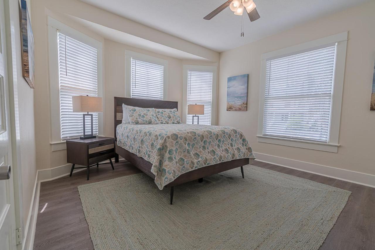 Uptown Cottage Newly Updated Home Near The Strand Galveston Harbor And Utmb Экстерьер фото