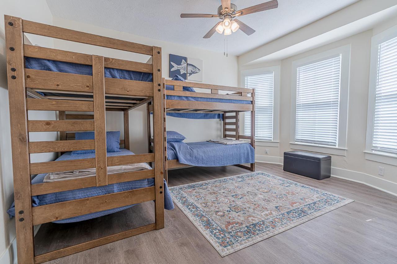 Uptown Cottage Newly Updated Home Near The Strand Galveston Harbor And Utmb Экстерьер фото